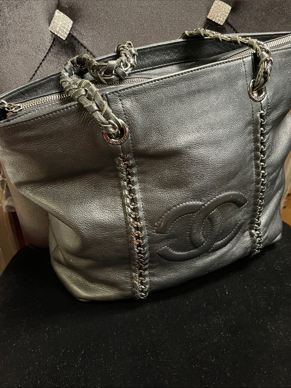 CHANEL Black Leather Quilted Chain-Handle Shoulder Bag - Picture 4 of 8